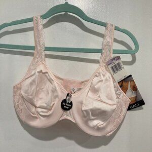 New with tags Bali no poke underwire bra Size 40D